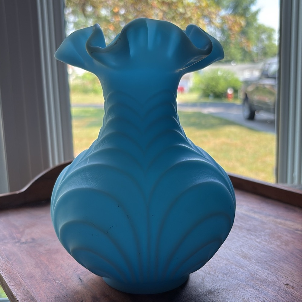 Fenton Vase - Picture 6 of 6